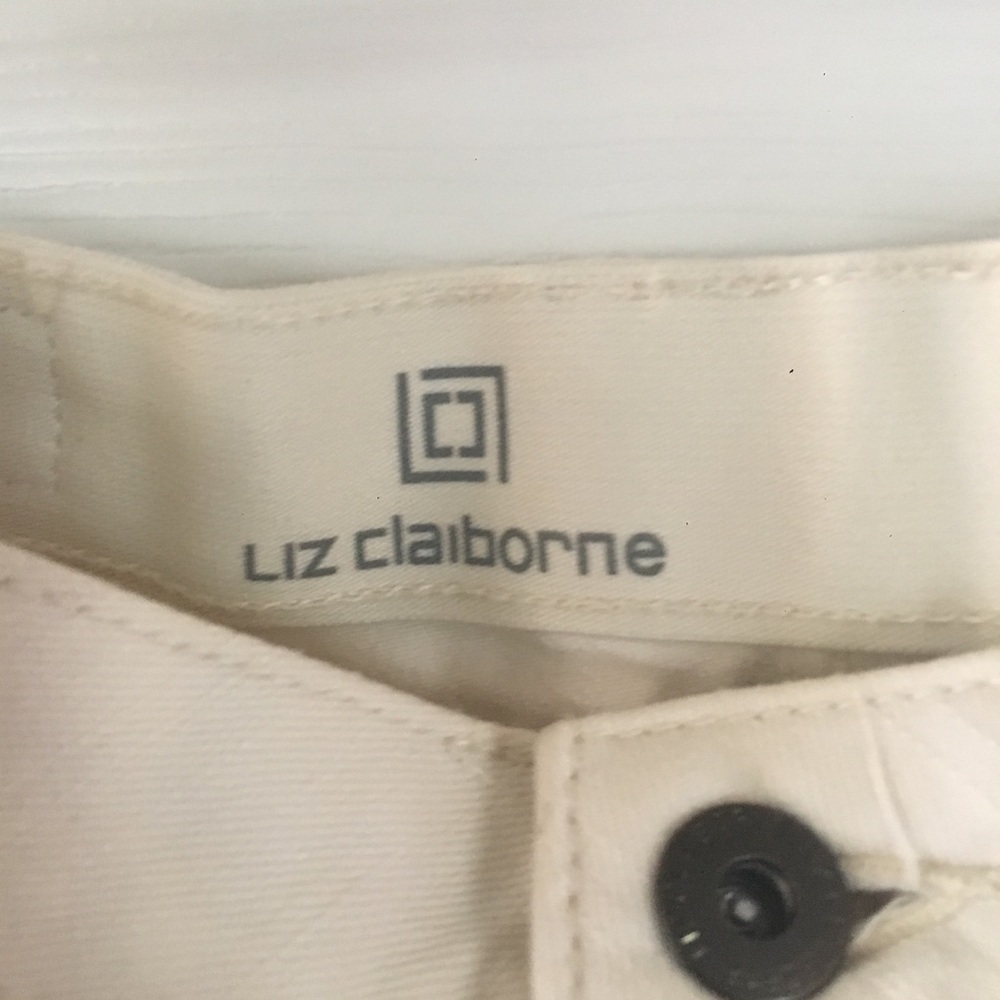 Liz Claiborne Off-White Cropped Pants - Picture 2 of 6
